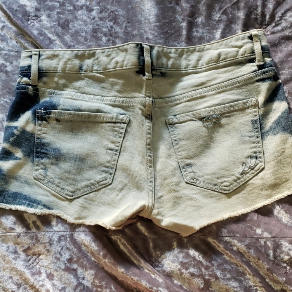 Express womens distressed pale denim shorts size 2 - Picture 2 of 6